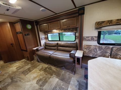 2015 Jayco Jayco Jay Feather Ultra Lite -A Feather in the heart of Lehigh Valley Towable trailer in Easton