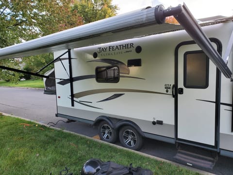 2015 Jayco Jayco Jay Feather Ultra Lite -A Feather in the heart of Lehigh Valley Towable trailer in Easton