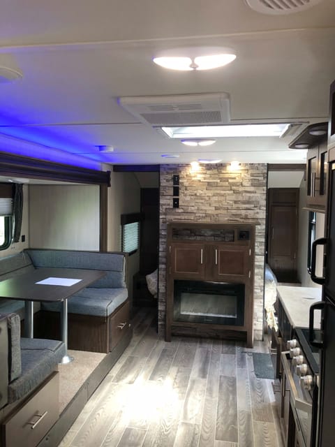2019 Forest River RV Cherokee Grey Wolf 23DBH Towable trailer in Eagle