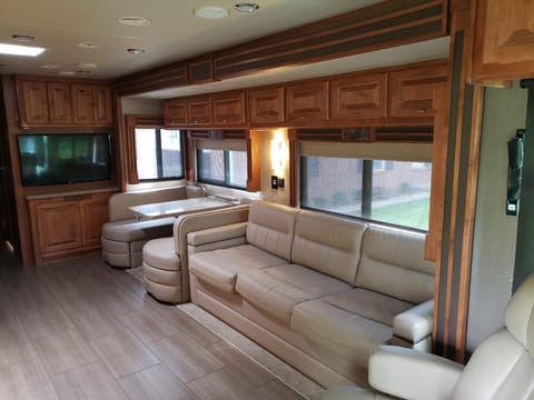 2018 Tiffin Motorhomes Allegro RED 38 QBA Drivable vehicle in Roswell