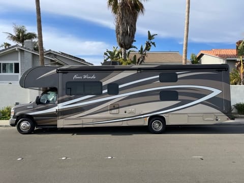 2017 Thor Motor Coach Four Winds 31Y Drivable vehicle in Rancho Penasquitos