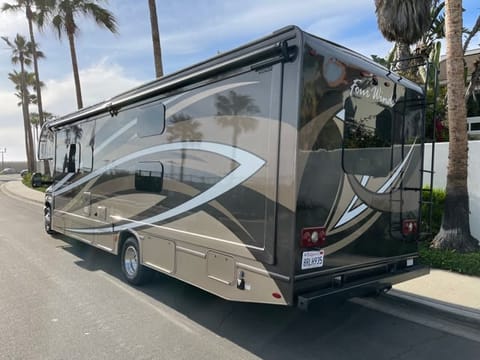 2017 Thor Motor Coach Four Winds 31Y Drivable vehicle in Rancho Penasquitos
