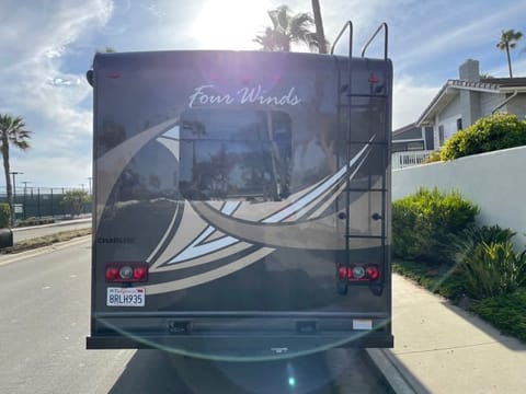 2017 Thor Motor Coach Four Winds 31Y Vehículo funcional in Rancho Penasquitos