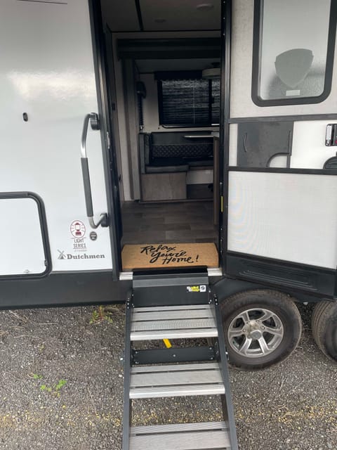 2021 Dutchmen RV Coleman Light 2755BH Towable trailer in Anchorage