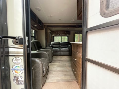 2018 Keystone RV Cougar 310RLS Towable trailer in Truckee