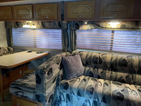 2004 Coachmen RV Leprechaun 315SS Drivable vehicle in Jackson