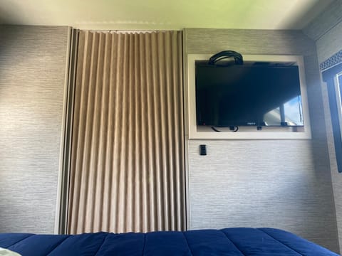 2021 Thor Motor Coach Chateau 28Z Drivable vehicle in Cypress