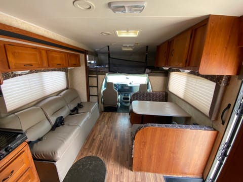 2011 RV, Sleeps 8, great for family with kids Vehículo funcional in Rancho Cordova