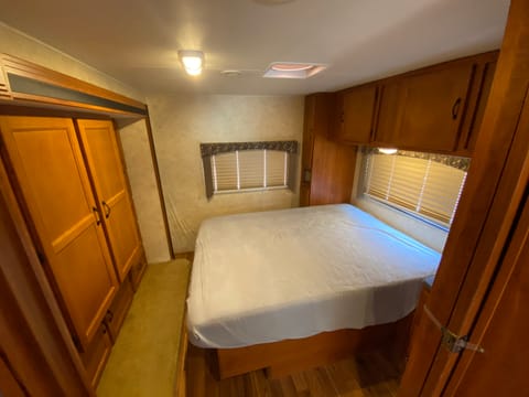 2011 RV, Sleeps 8, great for family with kids Vehículo funcional in Rancho Cordova