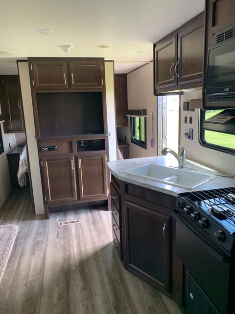 JBL Camping! 2018 Jayco Jay Flight sleeps 10 Towable trailer in Joliet