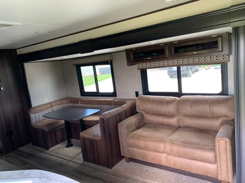 JBL Camping! 2018 Jayco Jay Flight sleeps 10 Towable trailer in Joliet