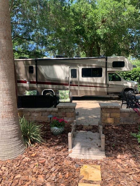 “Flying Nimbus” - Family/Pet Friendly Class C RV! Drivable vehicle in Winter Garden