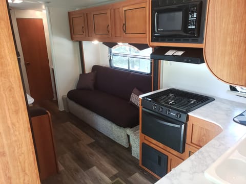 2011 Coachmen RV Catalina 28BHS Towable trailer in Caseyville