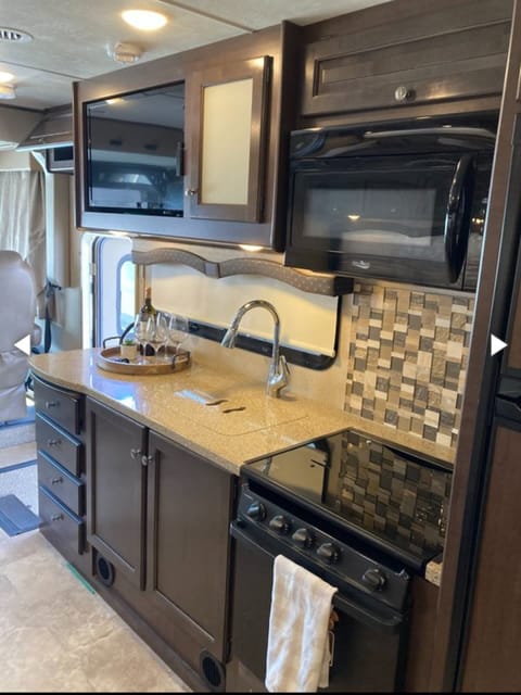 2018 Thor Motor Coach Windsport 31Z Drivable vehicle in Menifee