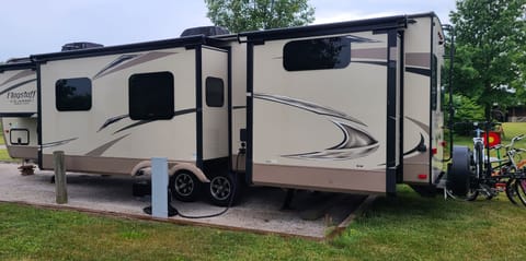 2018 Forest River RV Flagstaff Classic Super Lite 832BHDS Towable trailer in Portage
