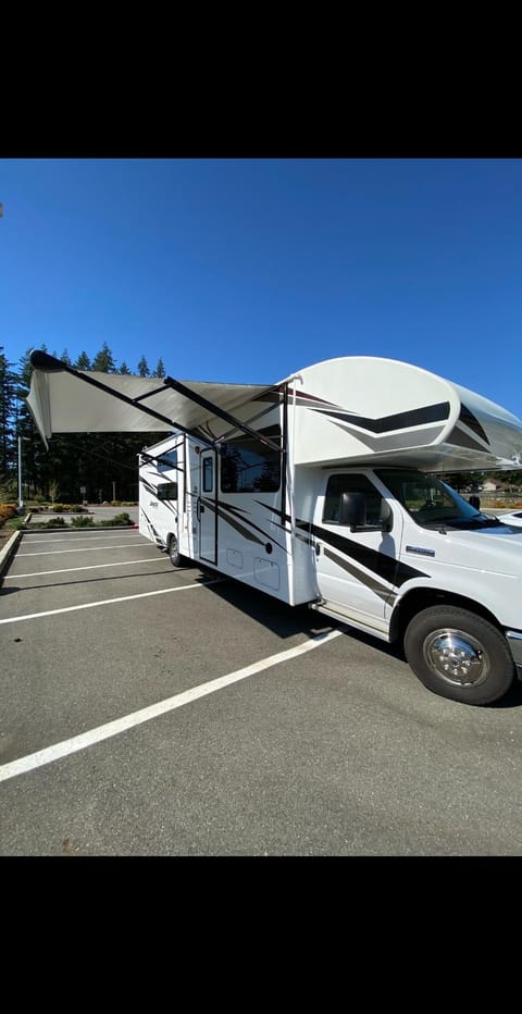 Great Family Getaway w/ Bunk House Drivable vehicle in Kenmore