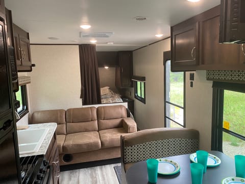 2018 Jayco Jay Flight 26BH Kid approved/pet friendly Towable trailer in Hart