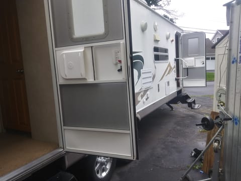 2009 Flagship Superlite 831 Towable trailer in Stratford