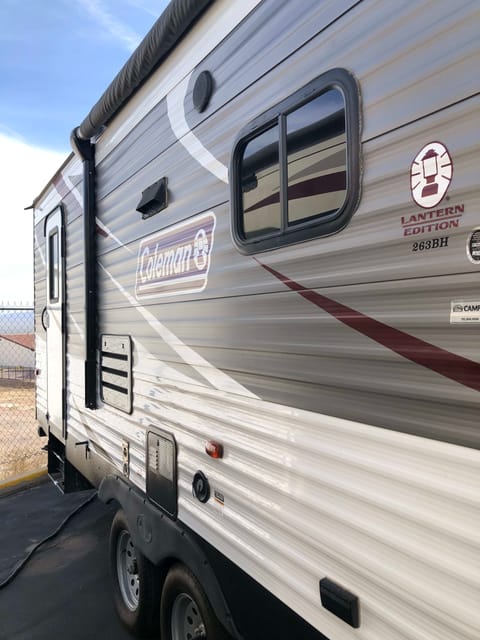 2018 Dutchmen RV Coleman Lantern Series 263BH Towable trailer in Boulder City