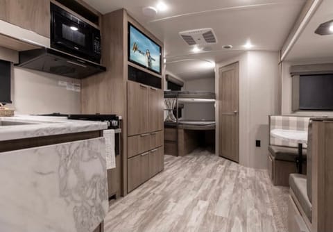 2022 Grand Design Imagine 2400BH Towable trailer in Missouri City