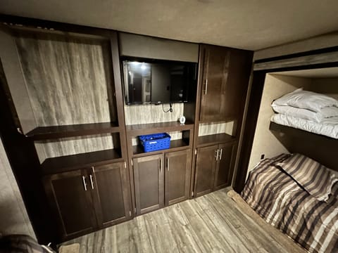 Feels like home!  XLARGE bunk room! All the space! Towable trailer in Dublin