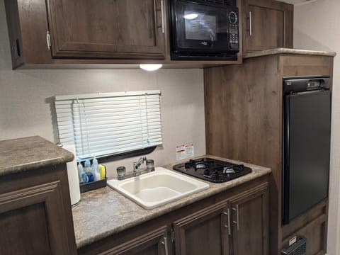 Family Friendly Tiny Bunkhouse Tráiler remolcable in Crescent City