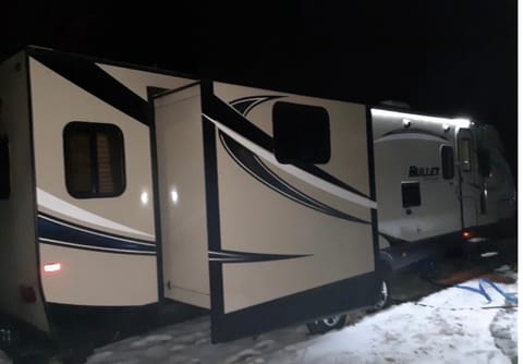 2016 Keystone RV Bullet 335BHS   33.5’ RV Towable trailer in Crystal Lake