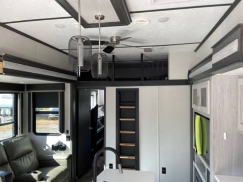 2021 Keystone RV Montana High Country 335BH Towable trailer in Palmer