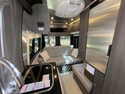 2021 Airstream RV Interstate Nineteen 4x4 Van aménagé in Laguna Woods
