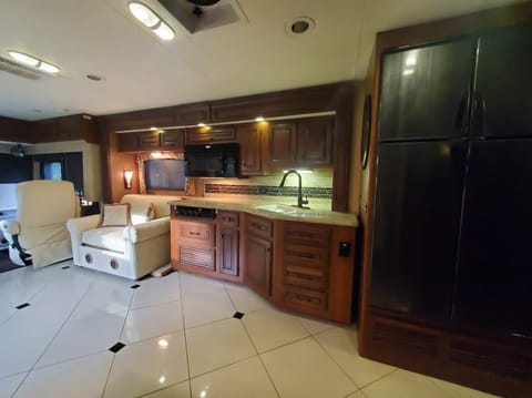 Beautiful 2013 Forest River RV Berkshire 390BH Veículo dirigível in Neptune City