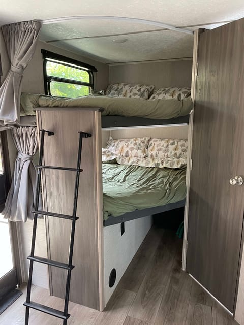 2021 Coachmen Freedom Express Ultra Lite 287BHDS Tráiler remolcable in Paso Robles