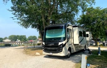 2022 California Glamping w/DTV & WiFi Drivable vehicle in Stanton