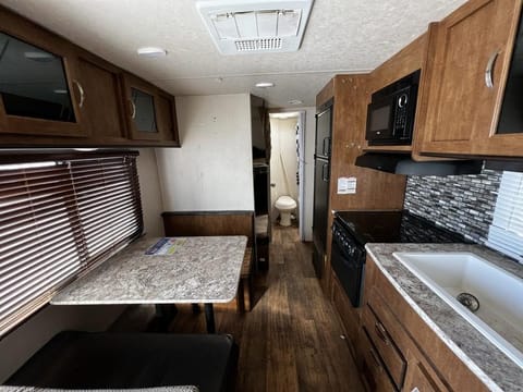 Visit https://rvshare.com/rvs/details/1611809 Towable trailer in Auburn