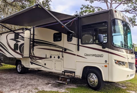 2017 Forest River Georgetown 2 Baths, Like New Drivable vehicle in Polk City