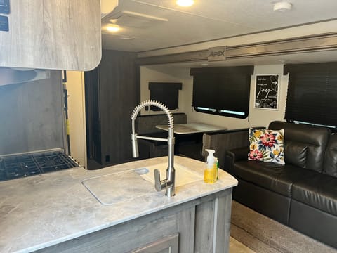 2021 Coachmen Apex Ultra-Lite 289TBSS Bunk House Towable trailer in Pasco