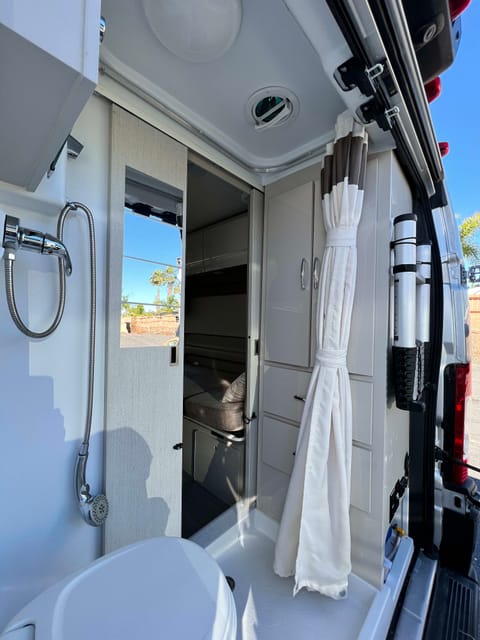 19 *NEW 2022* Tellaro Sprinter ProMaster CamperVan Reisemobil in San Diego