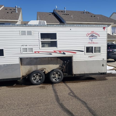 2012 Ice Castle Fish Houses Ice Fish Houses Sport Angler Towable trailer in Shakopee