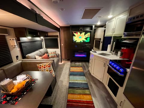 AMAZING + FUN 2BR *Delivery* @DISNEY & MORE! Towable trailer in Celebration