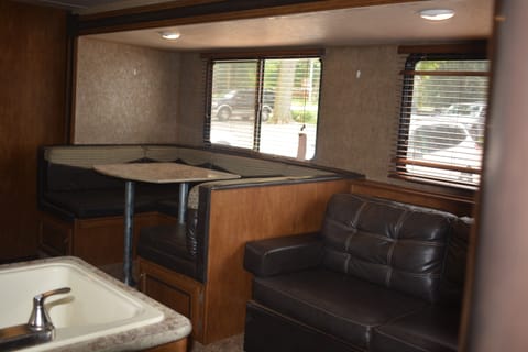 2016 Forest River RV Salem Cruise Lite 282QBXL Towable trailer in Lake Springfield
