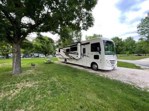 BRAND NEW 2021 Fleetwood RV Flair 35R Drivable vehicle in Illinois