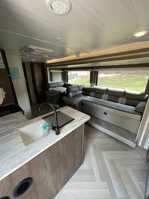 2021 Forest River RV Wildwood X-Lite 273QBXL Towable trailer in Abilene