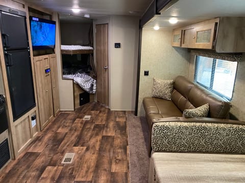 Amazing bunkhouse with enclosed Master Towable trailer in Layton