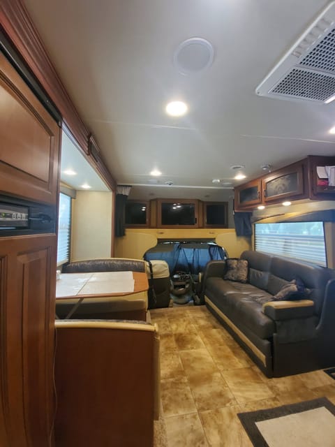 2014 Jayco Greyhawk 31DS Drivable vehicle in Parma
