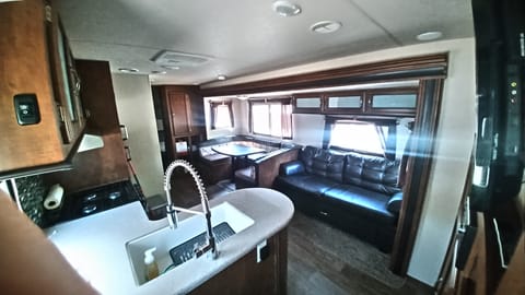 2018 Forest River RV Wildwood 30KQBSS Tráiler remolcable in Bonita