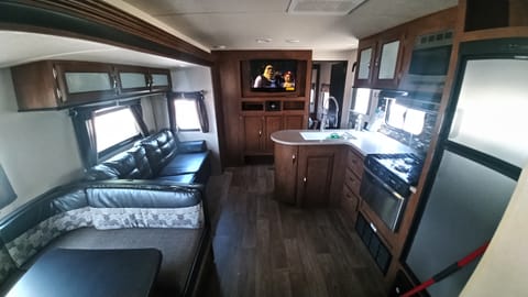 2018 Forest River RV Wildwood 30KQBSS Towable trailer in Bonita