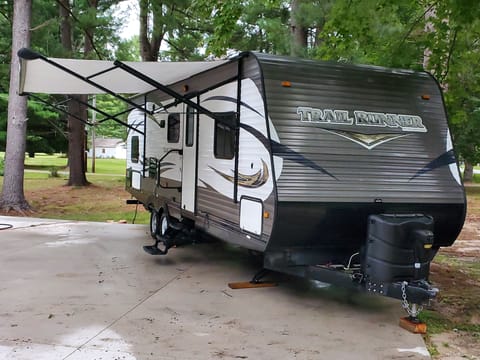 2015 Heartland Trail Runner 27FQBS (sleeps 6+) Towable trailer in Midland