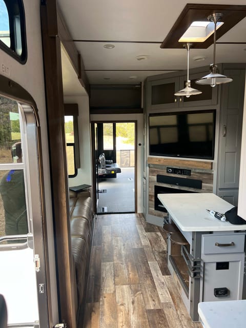 2021 Keystone RV Fuzion 419 Towable trailer in Wimberley