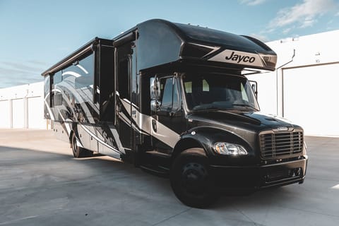 2022 Jayco Seneca 37L Drivable vehicle in Mooresville