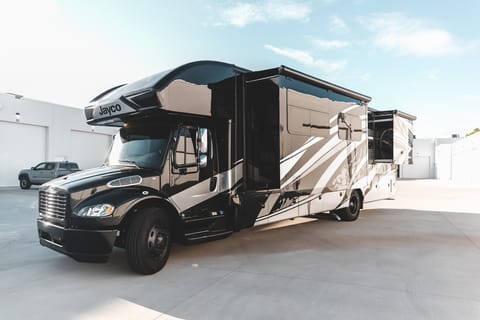 2022 Jayco Seneca 37L Drivable vehicle in Mooresville