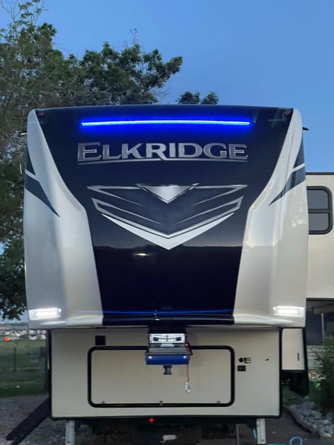 Roc N Robyn’s Family Friendly 5th wheel RV Towable trailer in Louisville